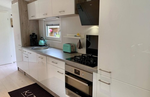 Sint Maartensvlotbrug House | Modern and cosy chalet at Park Campanula for 4 people with lovely garden. Dog welcome.