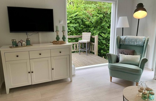 Sint Maartensvlotbrug House | Modern and cosy chalet at Park Campanula for 4 people with lovely garden. Dog welcome.