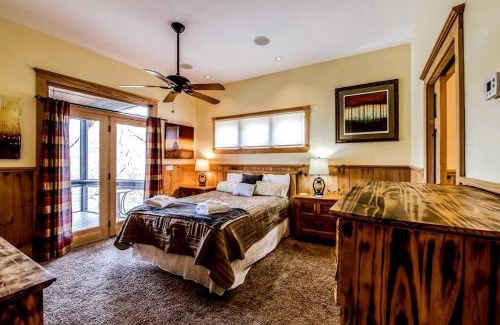 Blue Ridge House | Modern and Cozy Cabin Rental Between Mountains and River in Northern Georgia