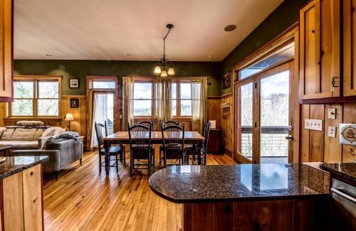 Blue Ridge House | Modern and Cozy Cabin Rental Between Mountains and River in Northern Georgia