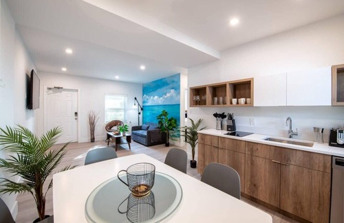 Poinciana Park Hotel | Modern and Cozy Apartment in Fort Lauderdale