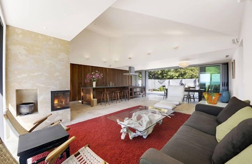 Shorewood House | Modern and Efficient Beachfront Paradise