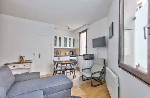 Republique–Point-du-Jour Apartment | Modern and Cozy Flat in Boulogne/2steps From Paris