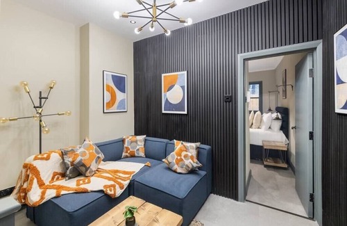 King's Cross Apartment | Modern and Funky 3-BR Flat with Games Room and Sauna