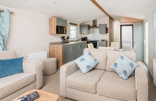 Tiddington House | Modern and comfortable 2-bedroom caravan with one double and one twin.
