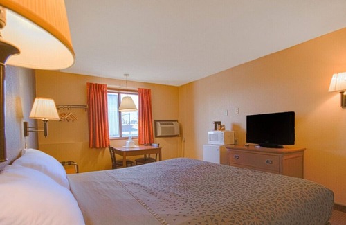 Grandview Plaza House | Modern and Homely Retreat for a Comfy Stay