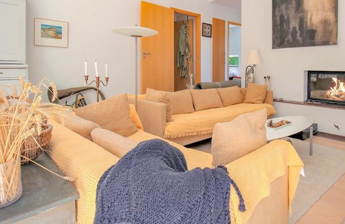 Lervik House | Modern and luxurious house in the first row to the sea.
