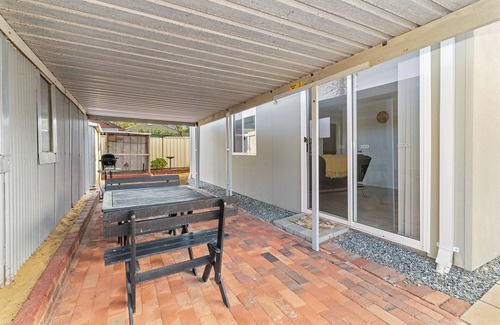 Cloverdale House | Modern and self contained granny flat