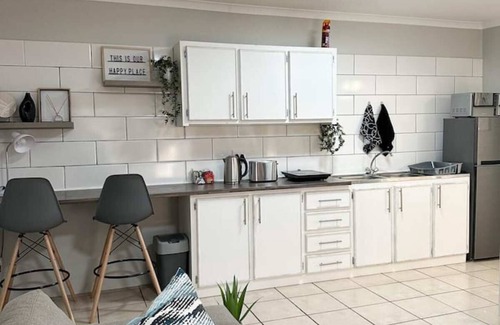 Langenhoven Park House | Modern and Serene 1 bedroom house in Bloemfontein