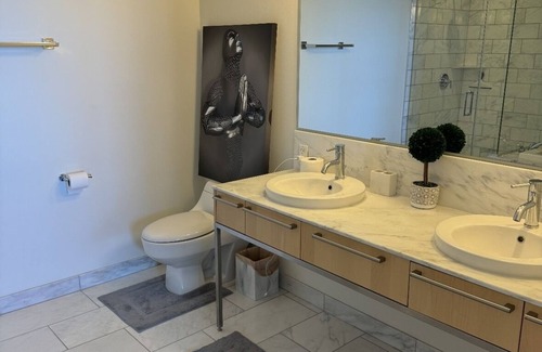 Las Vegas Condo | Modern and Sleek High Rise Walking Distance to Allegiant and LV Strip!