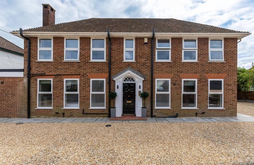 Littlehampton House | Modern and spacious 7 bedroom house