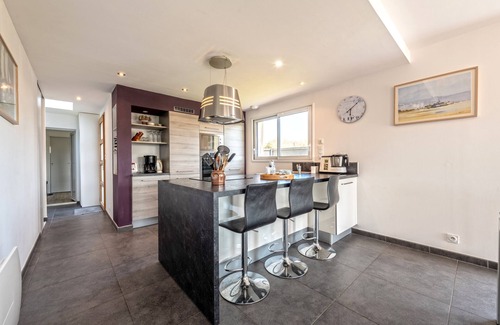 Plouguerneau Villa | Modern and spacious house - 10 people - swimming pool and SPA - in front of the sea