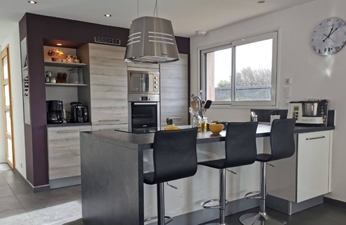 Plouguerneau Villa | Modern and spacious house - 10 people - swimming pool and SPA - in front of the sea