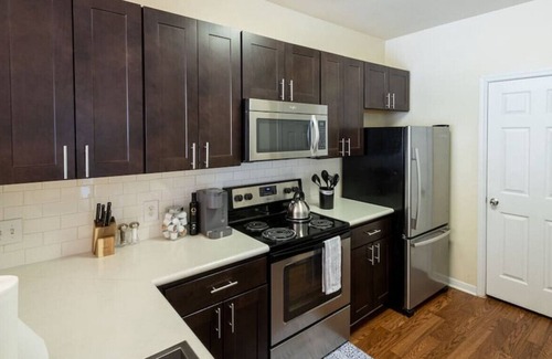 Raleigh Apartment | MODERN and SPACIOUS apt in the heart of Raleigh!!