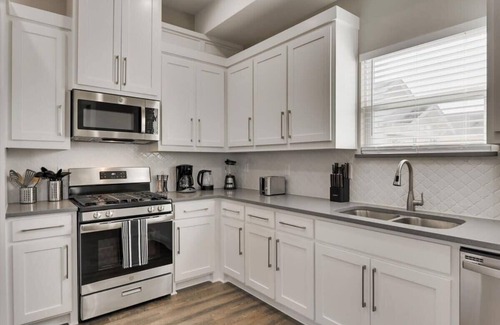 West Dallas House | Modern and Spacious High End Home near Downtown