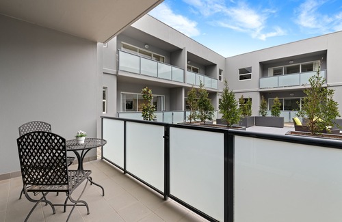 Burwood Apartment | Modern and Spacious Three Bedroom Apartment