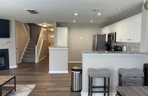 Greensboro House | Modern and Spacious Townhome Retreat