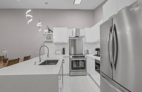 Wellington Villa | Modern and Spacious 2BR/2BA Villa in the heart of Wellington with Backyard