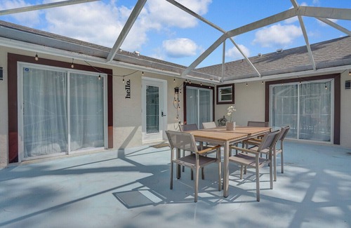 Wellington Villa | Modern and Spacious 2BR/2BA Villa in the heart of Wellington with Backyard