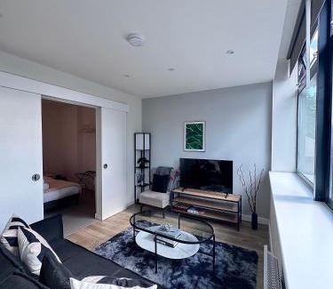 Old Trafford Apartment | Modern and Stunning 1 Bed near Old Trafford and City Centre