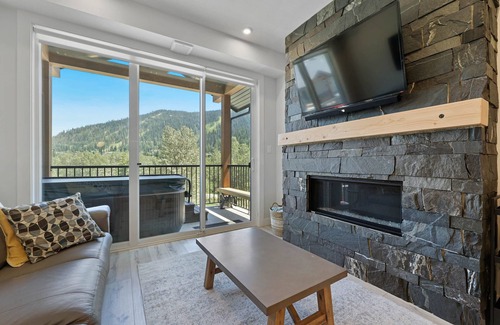 Sun Peaks Condo | Modern and Stylish Condo with Mountain Views