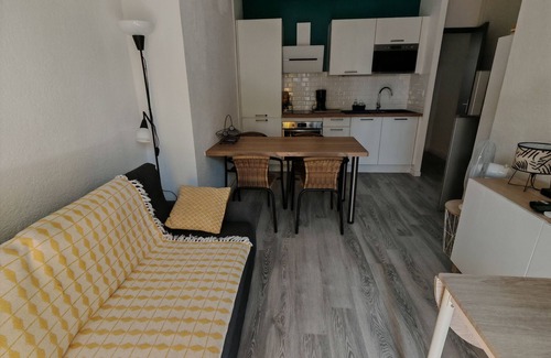 La Jetee Apartment | Modern apartment with air conditioning and parking in the heart of Canet Beach
