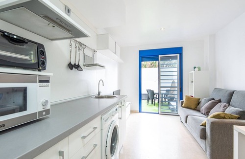 Torrequebrada Apartment | Modern Apartment Next To The Beach Pets friendly
