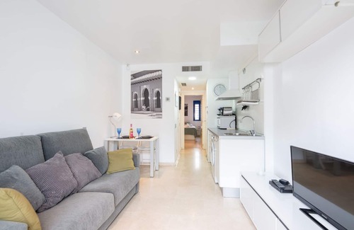 Torrequebrada Apartment | Modern Apartment Next To The Beach Pets friendly