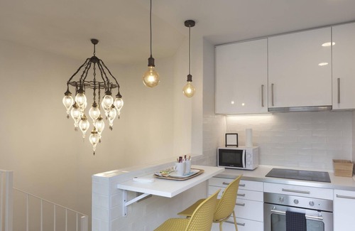 Sagunto Apartment | Modern apartment with terrace, bathtub and TV near the Mediterranean