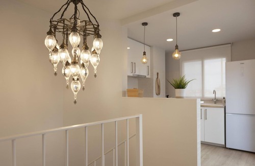 Sagunto Apartment | Modern apartment with terrace, bathtub and TV near the Mediterranean