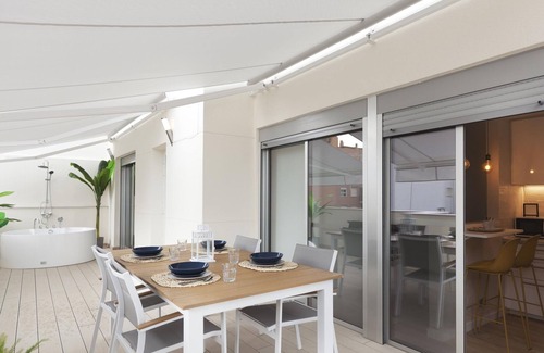 Sagunto Apartment | Modern apartment with terrace, bathtub and TV near the Mediterranean