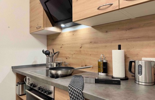 Stephansposching Apartment | Modern apartment with kitchen & parking