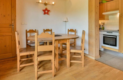 Le Chinaillon Apartment | Modern apartment at ski slopes, pets allowed, parking