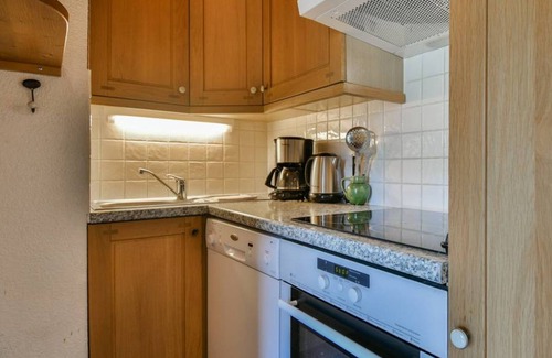 Le Chinaillon Apartment | Modern apartment at ski slopes, pets allowed, parking