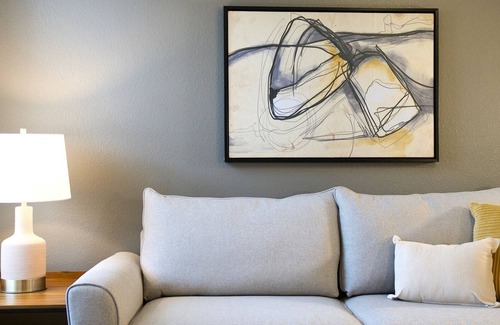 Briargate Apartment | Modern Apartment in Prime Location (ID2045X48)