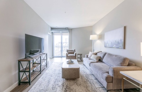 Golden Valley Apartment | Modern Apartment in Prime Location (ID1979X34)