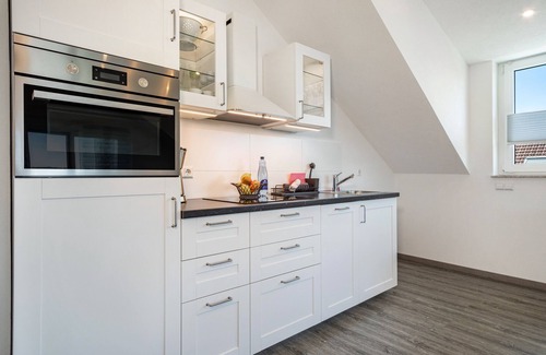 Waggershausen Apartment | Modern Apartment 2 in House Sohl with Private Balcony & WiFi