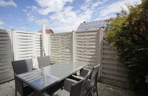 Glowe Apartment | Modern apartment no. 1 with terrace, sauna in the house, garden - vacation apartments by the forest