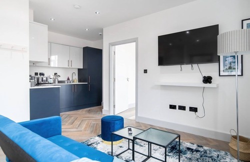 Havering Apartment | Modern Apartment in Romford near Elizabeth Line*8