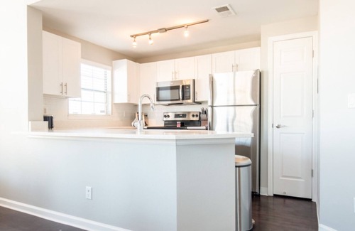 Westridge Apartment | Modern Apartment in Prime Location (ID8406X40)