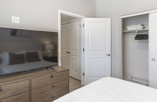 Litchfield Park Apartment | Modern Apartment in Prime Location (ID8464X51)