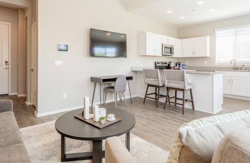 Litchfield Park Apartment | Modern Apartment in Prime Location (ID6533X33)