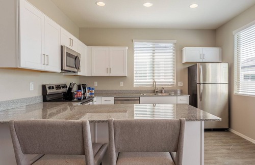 Litchfield Park Apartment | Modern Apartment in Prime Location (ID6533X33)
