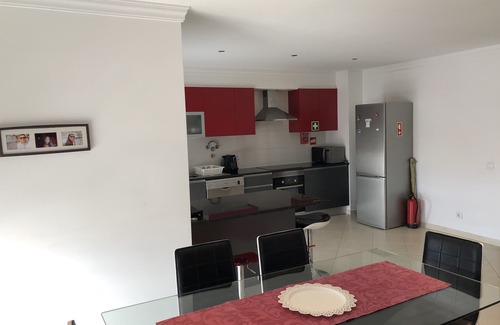 Lagoa e Carvoeiro Apartment | Modern apartment 5 km from Carvoeiro with terrace and barbecue