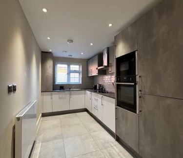 Shirley Apartment | Modern Apartment - BHX NEC - Free Secure Gated Parking