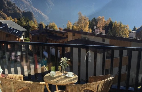Les Deux Alpes Apartment | Modern Apartment Les 2 Alpes, Panoramic Views Ski-in/out-lift 1min. Free Wi-fi.
