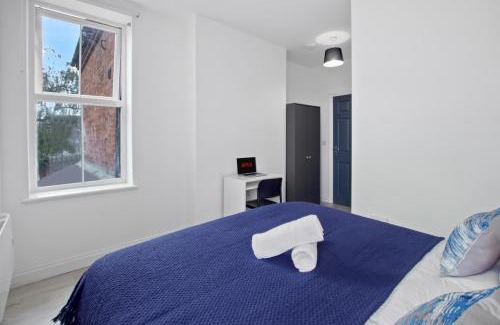 Bedford Apartment | Modern Apartment, Free Parking, Smart TV, Sofa Bed
