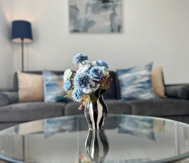 Bedford Apartment | Modern Apartment, Free Parking, Smart TV, Sofa Bed