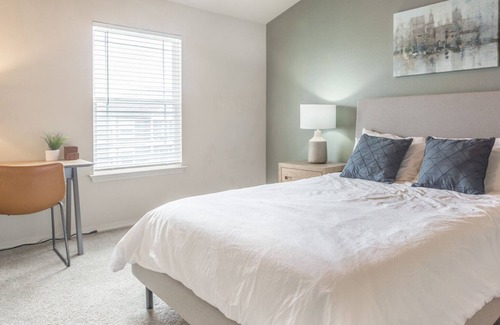 Broken Arrow Apartment | Modern Apartment in Prime Location (ID3947)