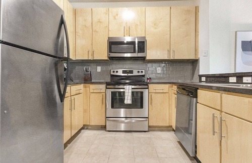 Southside Apartment | Modern Apartment in Prime Location (ID9016X33)